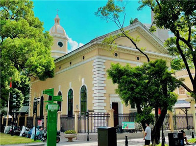 在广州工作室享受课程学习之余，通过品茶放松身心